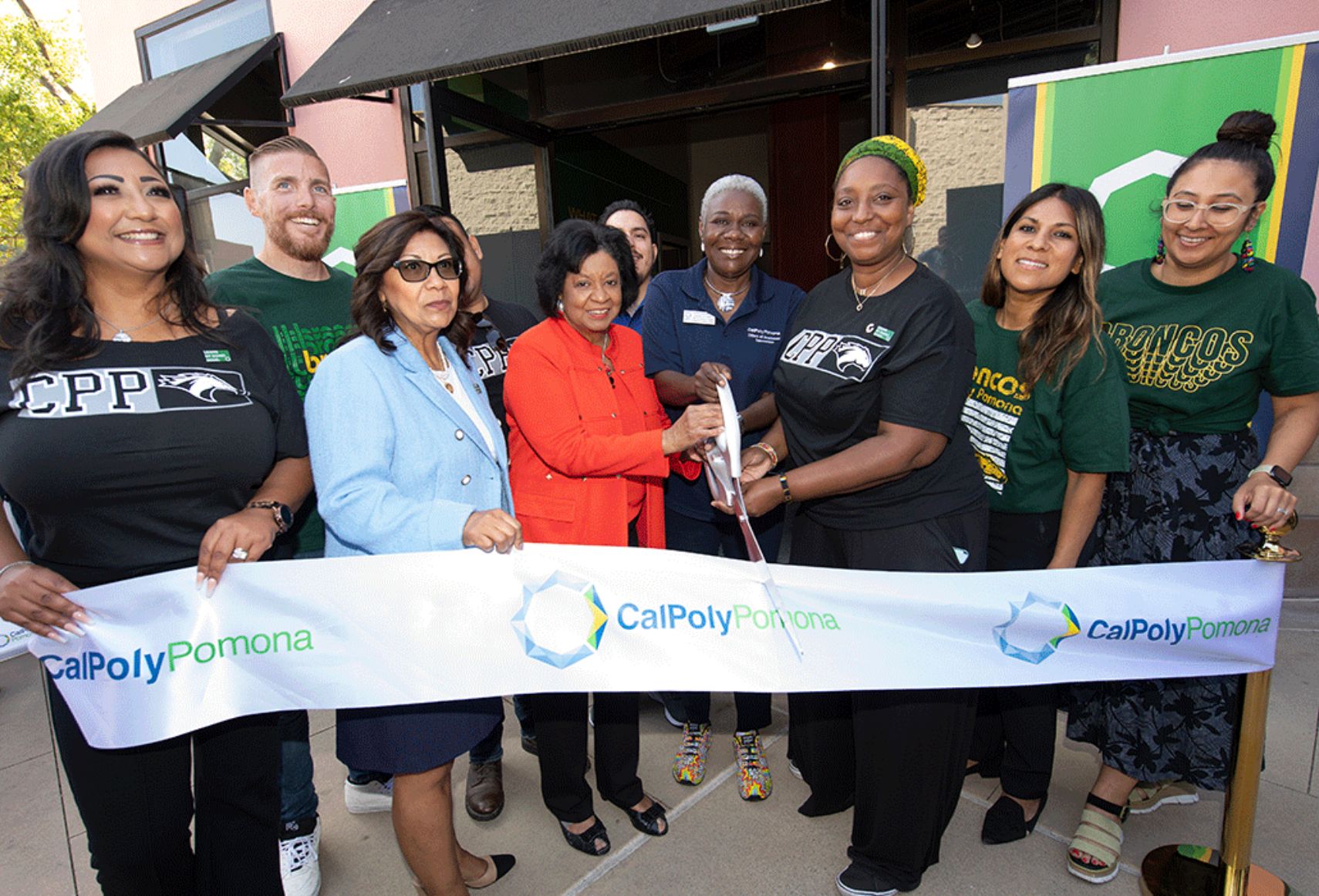 President Coley stands with board to cut the ribbon for the Community Innovation Hub