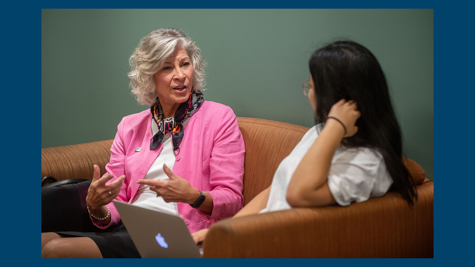 Executive in Residence Diane Miller meets with student