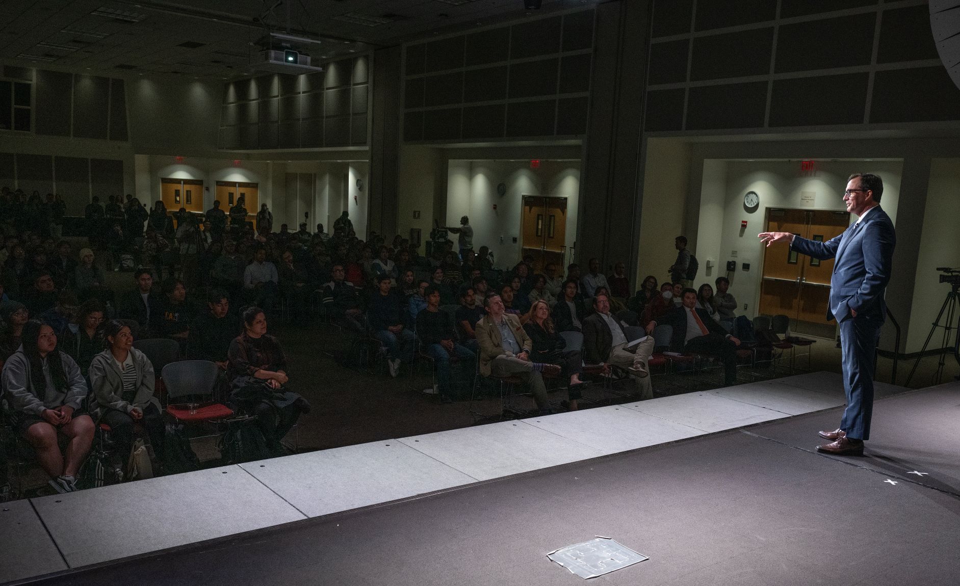 Mark Pestrella speaking to hundreds of Cal Poly Pomona engineering students.