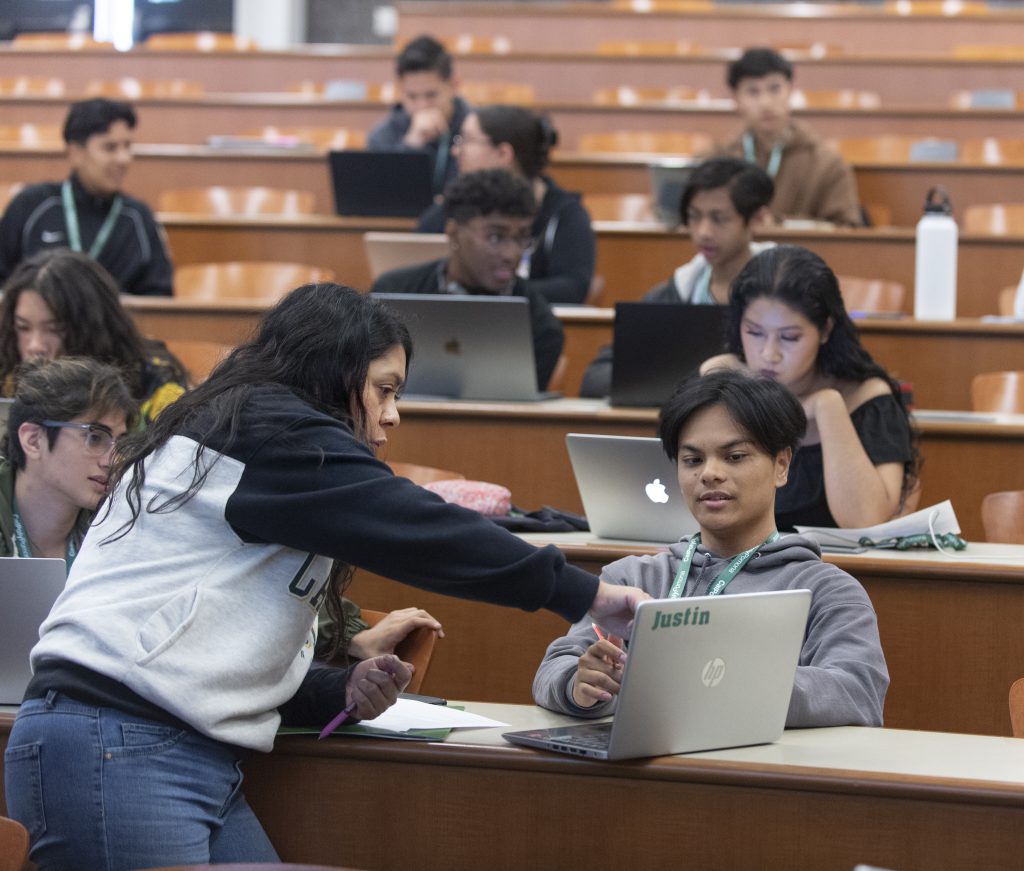 Justin Sulivan-Pascual gets help from Raquel Alva as he tries to register for classes with their Orientation group at the College of Business.